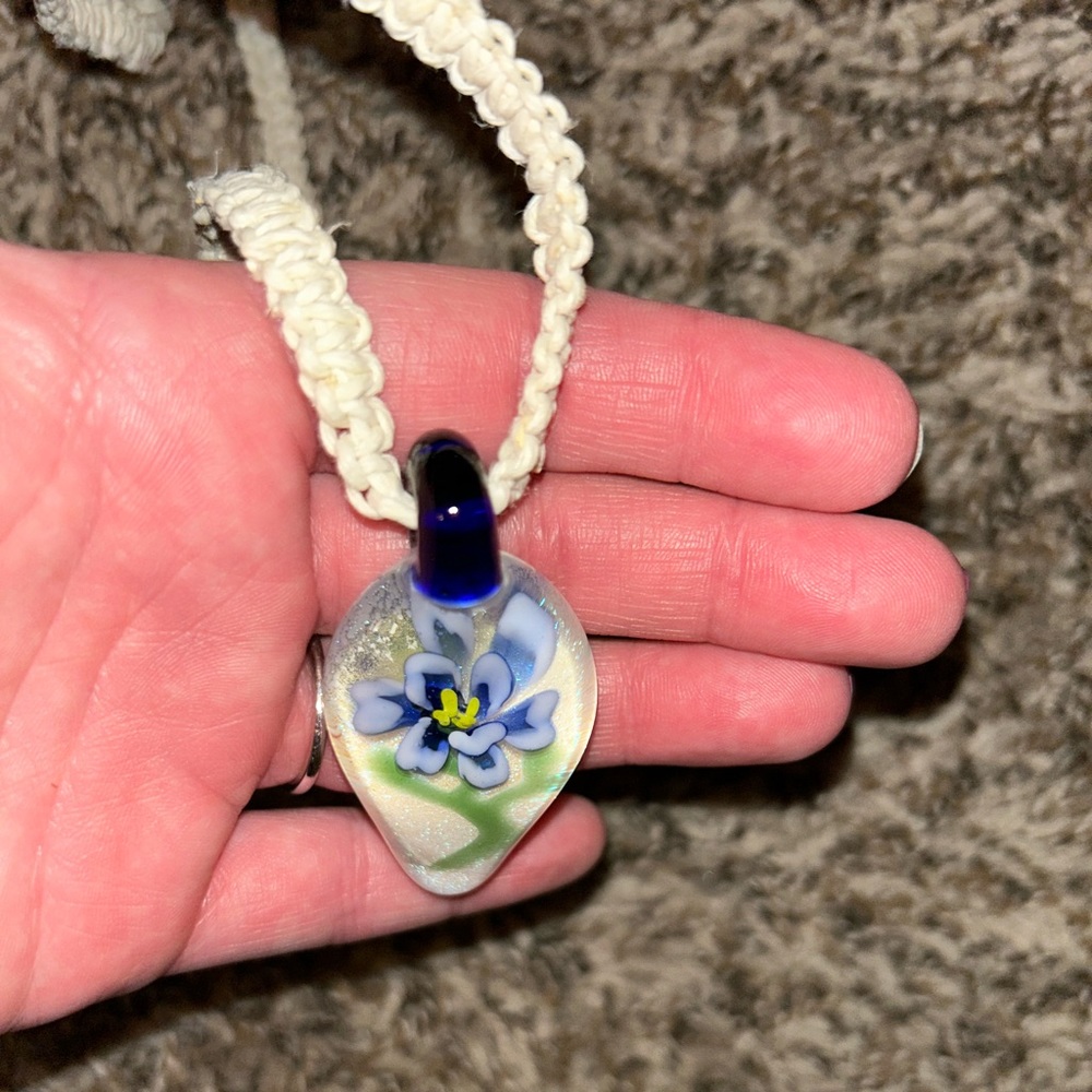 New, Goregous unworn blown glass flower necklace or charm or keychain